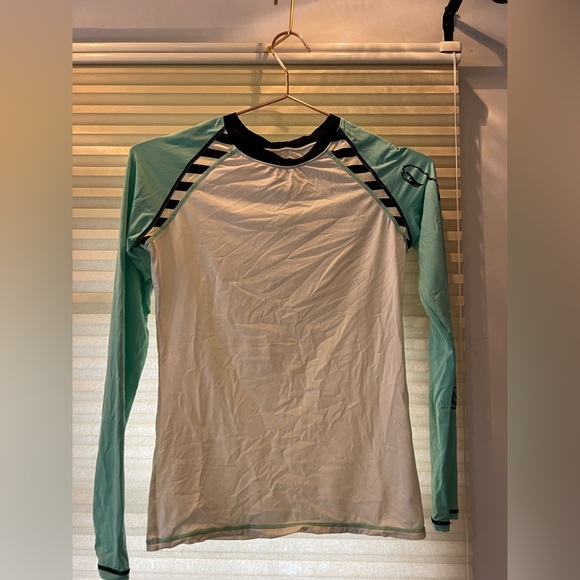 Volcom Rash Guard - Picture 7 of 8